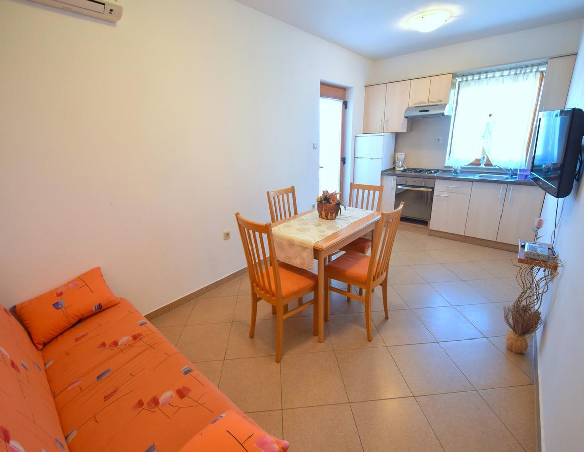 Apartments Ivanka Malinska Exterior photo